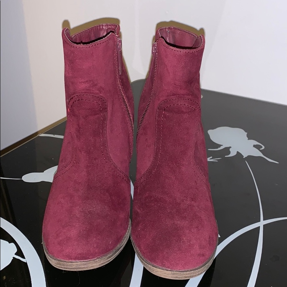 Women’s fall booties - Picture 2 of 4